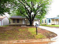 Building Photo - 1406 NW Lincoln Ave