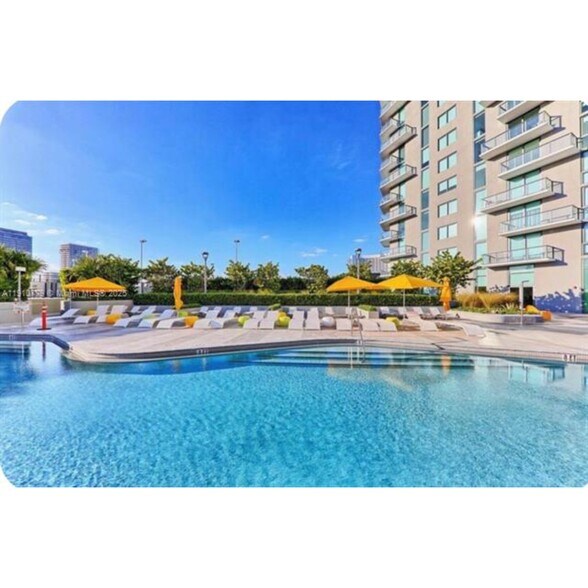 Building Photo - 501 NE 31st St