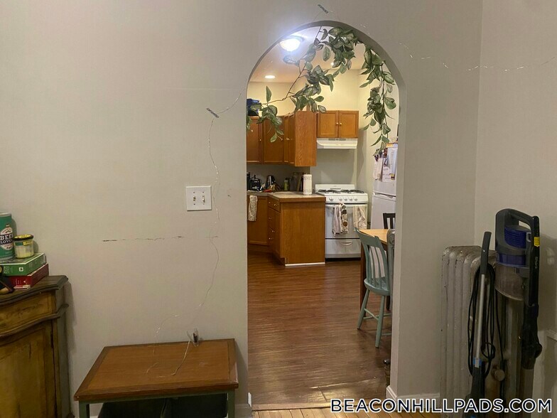 Building Photo - 70 Joy St