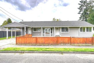 Building Photo - 4bedroom/2ba Downtown Puyallup Duplex