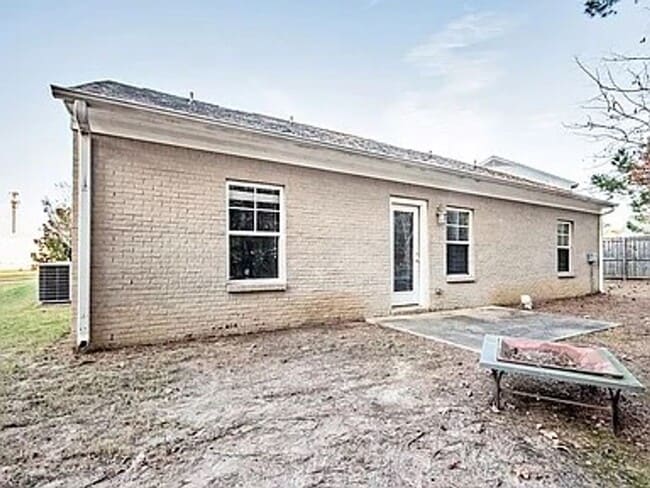 Building Photo - Magnolia Grove 226