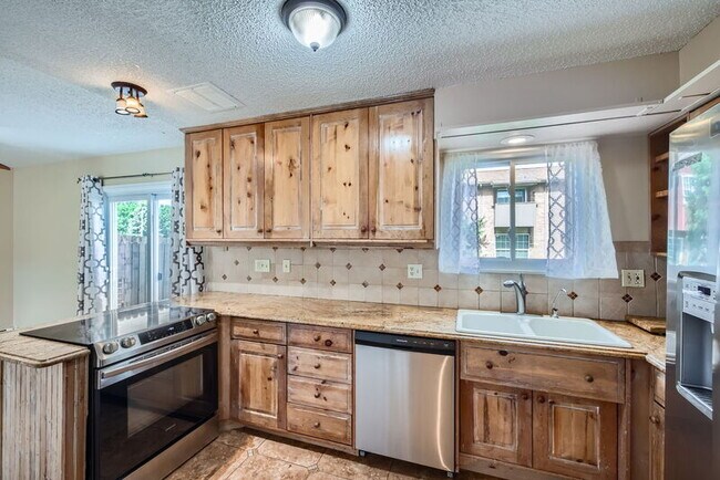 Building Photo - 1233 Willow Bend Cir