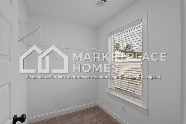 Building Photo - 152 Downsbury Rd