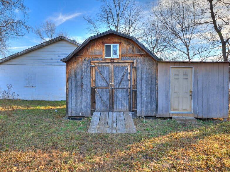 Building Photo - 453 S 50th West Ave