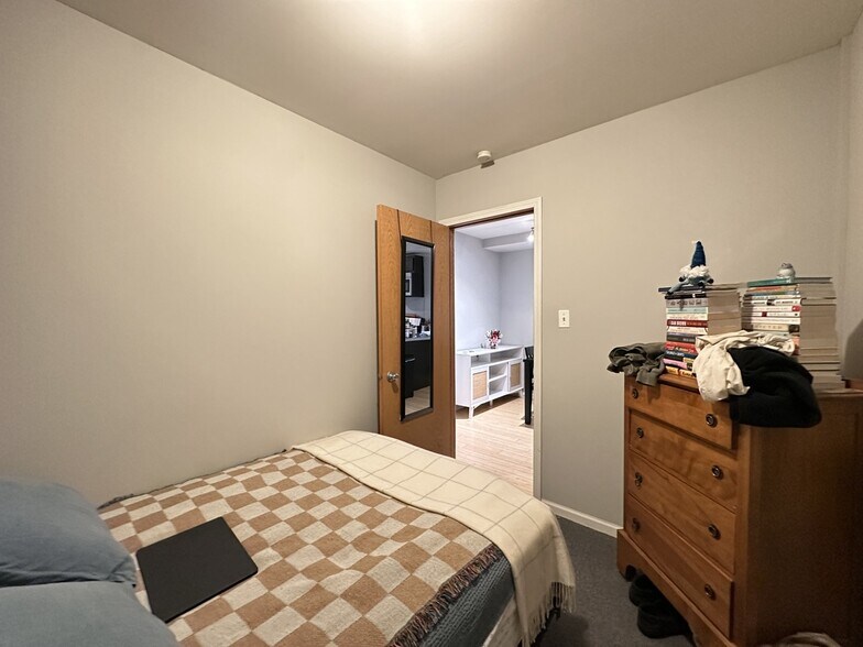 Building Photo - 1636 W Ohio St