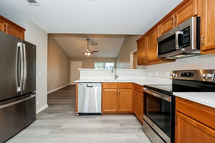 Building Photo - 7552 W Winchester Dr