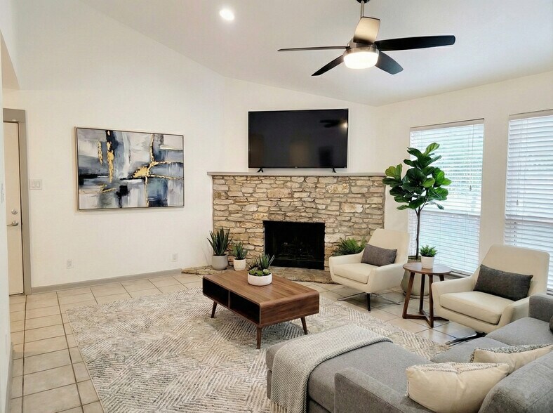 Building Photo - 920 Sirocco Dr