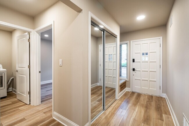 Building Photo - 12804 N Colony Dr