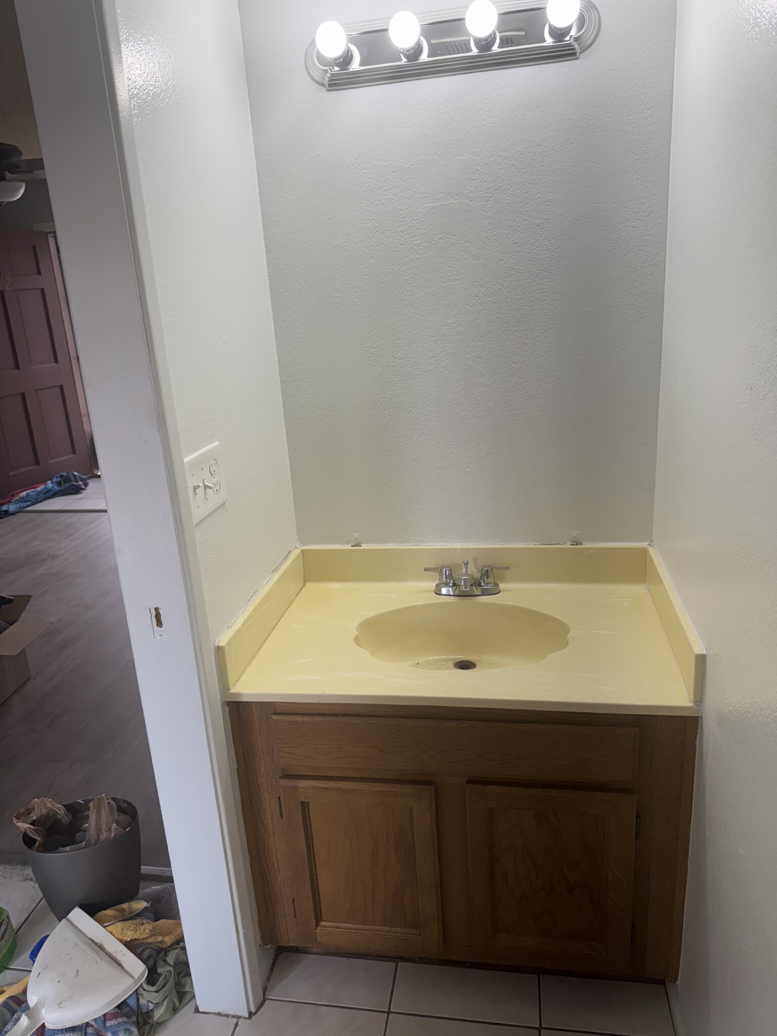 Downstairs bathroom - 2832 E Waltann Ln