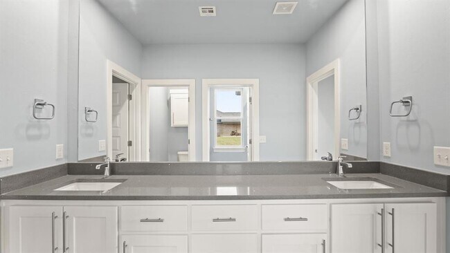 Building Photo - 214 Olde Ml Ct