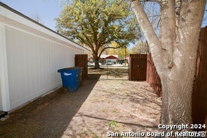 Building Photo - 927 Lipan Dr