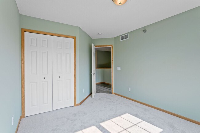 Building Photo - Freshly Remodeled 3bd 3ba Townhome for Rent in Club West, Blaine – Pond View!