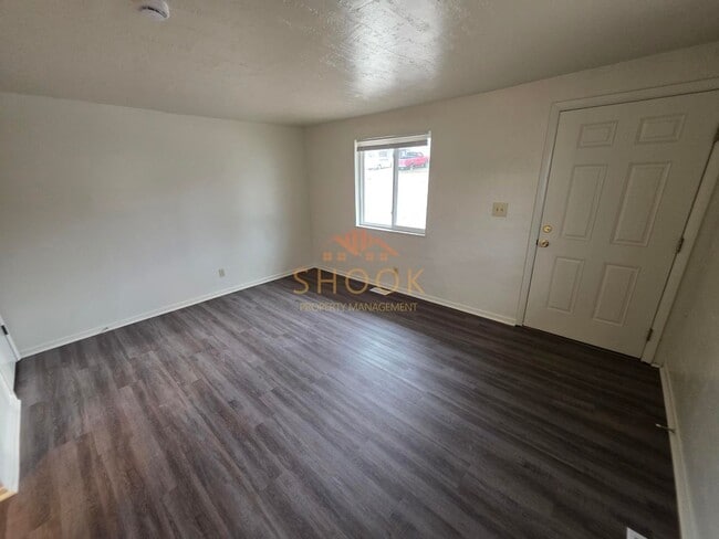 Building Photo - 1406/1408 Broadway St