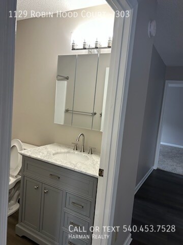 Building Photo - 1129 Robin Hood Ct