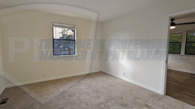 Building Photo - 205 S 11th St