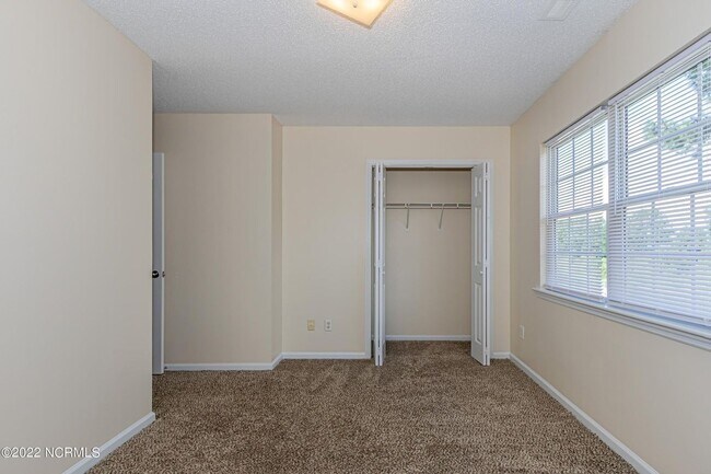 Building Photo - Welcome to Hunter's Creek!