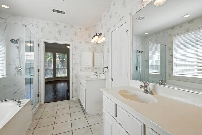 Building Photo - 4501 Sandra Lynn Dr