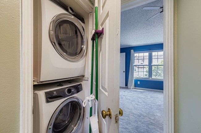 Building Photo - Move-In Ready: Serene Littleton Condo - Av...
