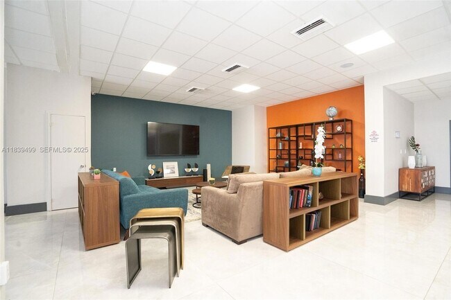 Building Photo - 3140 S Ocean Dr