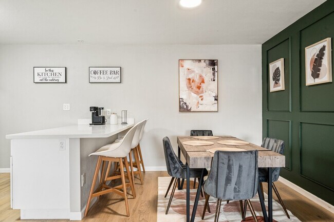 Building Photo - 4102 W Virginia Ave