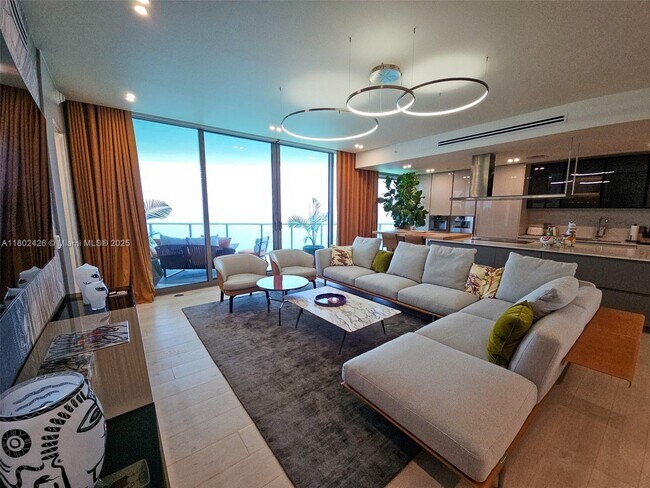 Building Photo - 15701 Collins Ave
