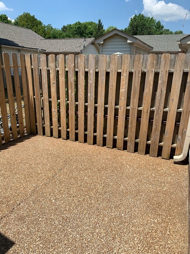 Building Photo - 830 Brentwood Pointe