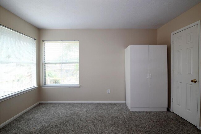 Building Photo - 18719 Racquet Sports Way