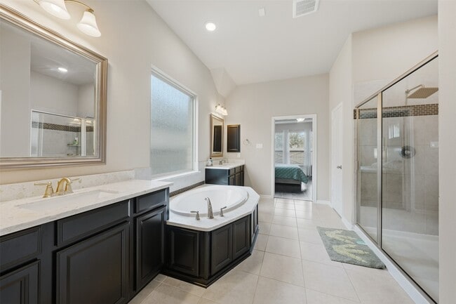 Building Photo - 806 Butterfly Garden Trail