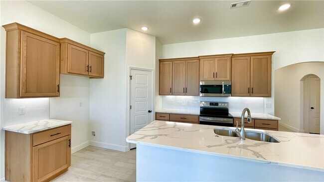 Building Photo - 301 Post Oak Ave
