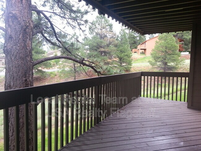 Building Photo - 5701 N Villa Cir