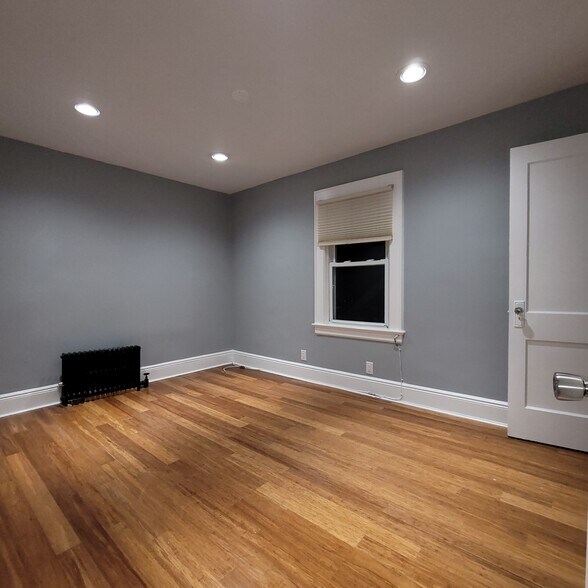 Building Photo - 714 6th St
