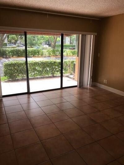 Building Photo - 2947 Riverside Dr
