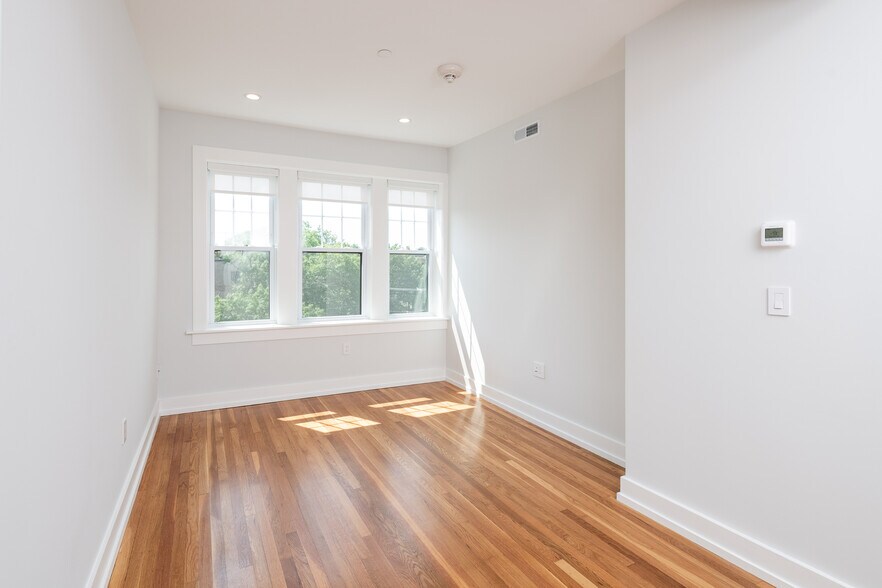 Building Photo - 16 Forest St