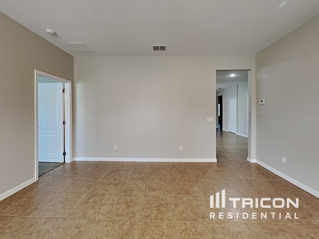 Building Photo - 606 Arlington Ct