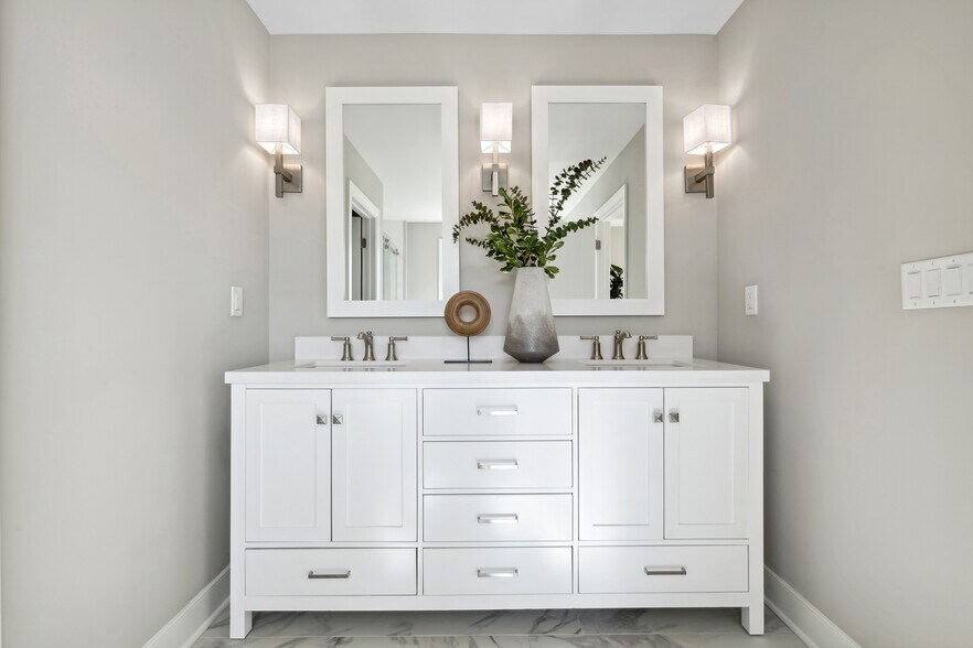 Building Photo - 4053 Heron Dr