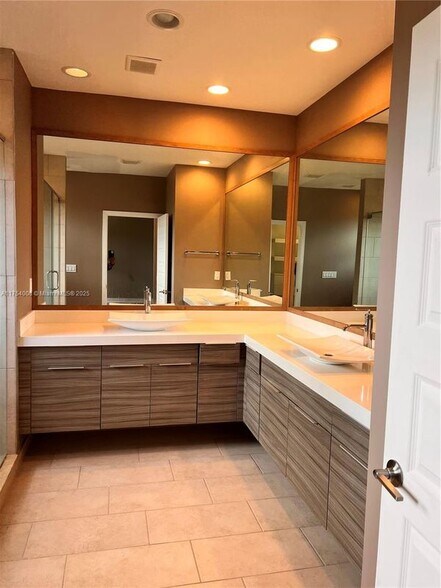 Building Photo - 16002 SW 136 Way