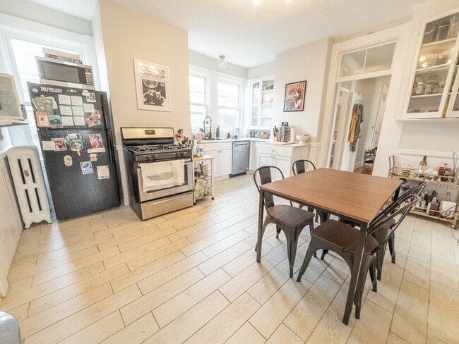 Building Photo - 35 Essex St