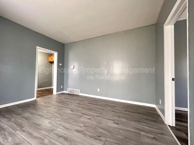 Building Photo - 1461 Leahy St