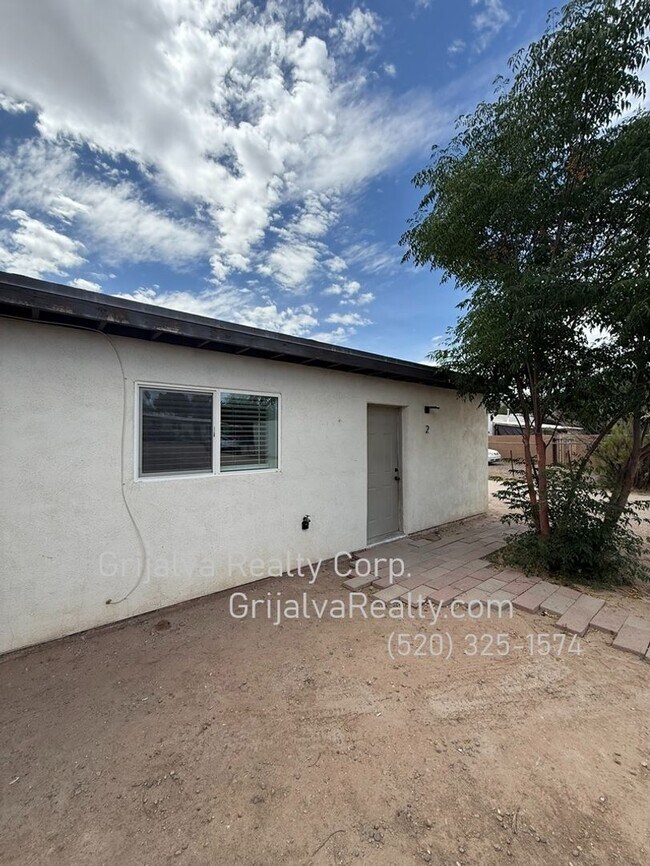 Building Photo - 2924 N Winstel Blvd