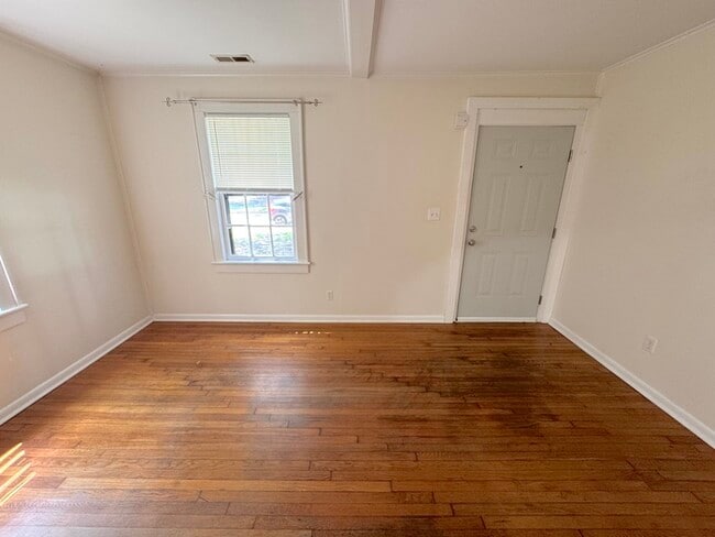 Building Photo - Charming Two-Bedroom Single Family Home with Detached Garage