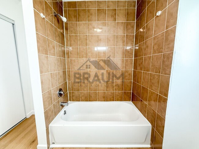 Building Photo - 13129 Oxnard St