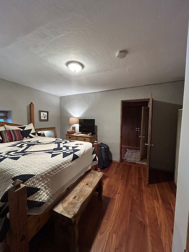 Building Photo - 945 Agua Fria St