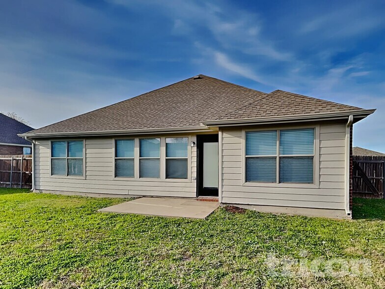 Building Photo - 225 Bison Meadow Dr