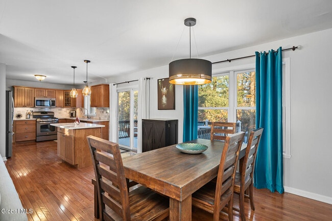 Building Photo - 8 Backstretch Ct