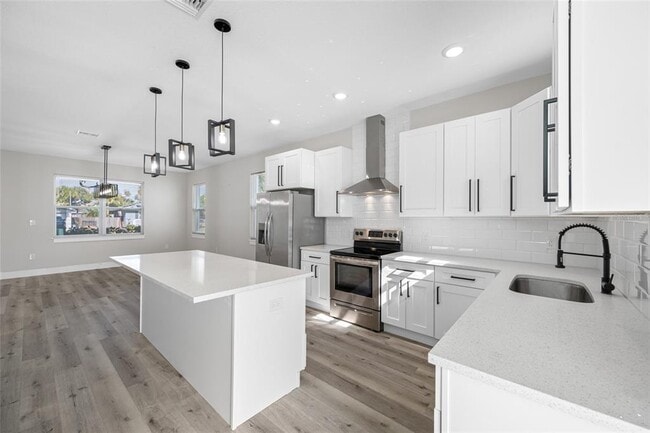 Building Photo - 6910 Dartmouth Ave N