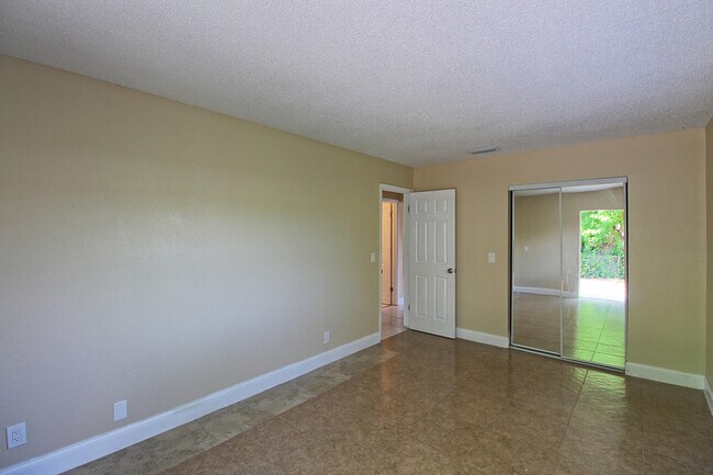 Building Photo - 1045 Miami Blvd
