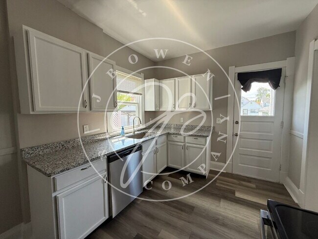 Building Photo - "Charming 3-Bedroom Gem with Granite countertops in West Toledo.