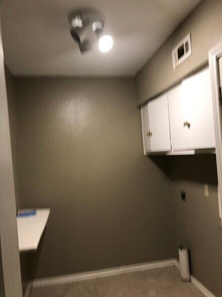 Laundry room - 9306 Fernglen Dr