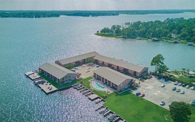 Building Photo - 801 River Rd
