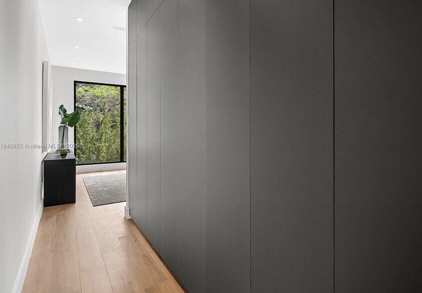 Building Photo - 2984 Coconut Ave